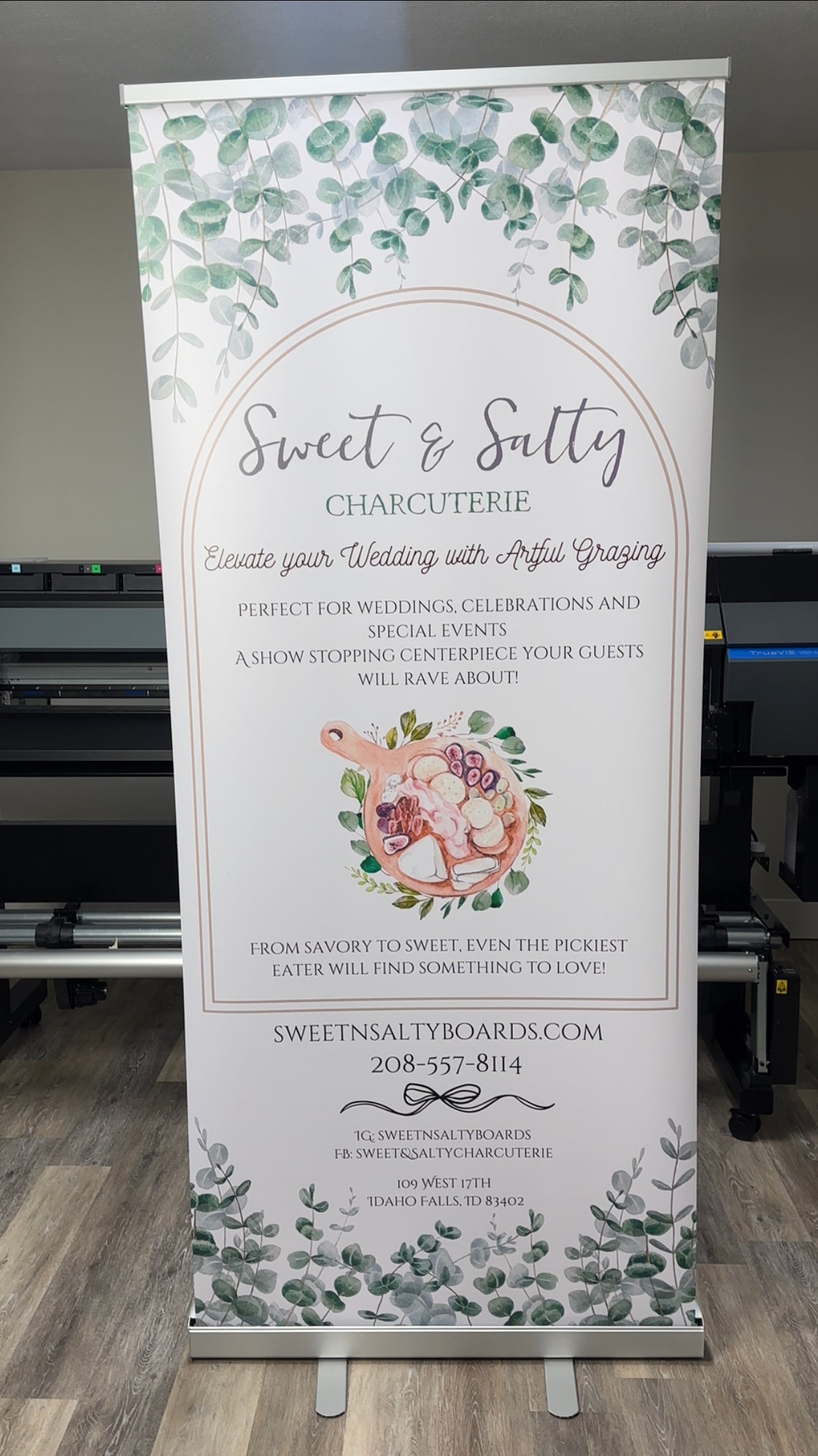 Custom Retractable Banners 33"